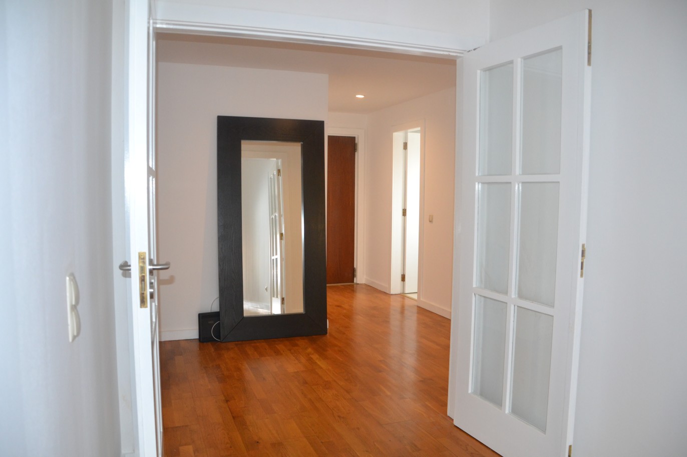 Three bedroom apartment with generous areas, for sale, in Porto, Portugal_248725