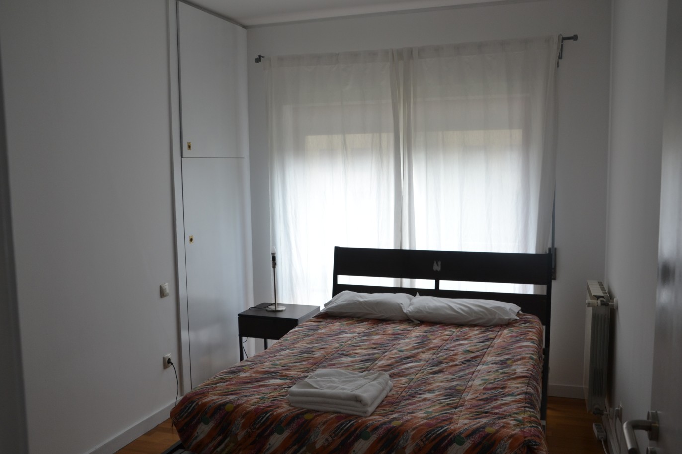 Drei-Zimmer-Wohnung mit großzügigen Räumen, zu verkaufen, Porto, Portugal_248727