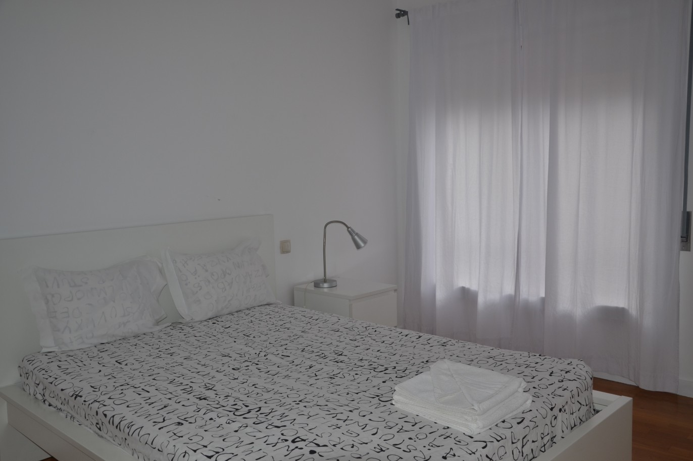 Drei-Zimmer-Wohnung mit großzügigen Räumen, zu verkaufen, Porto, Portugal_248732