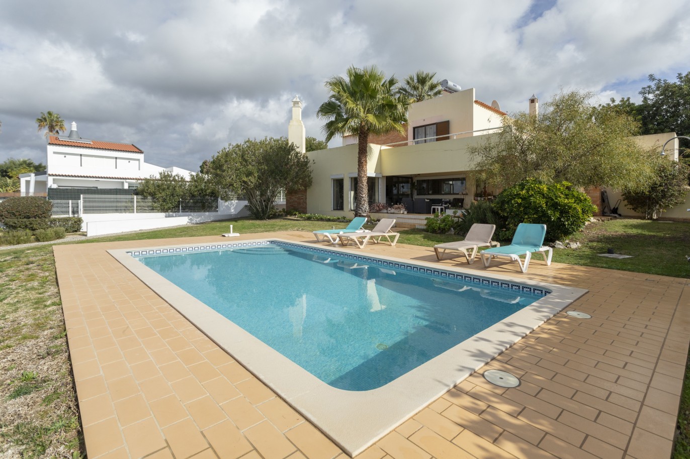Freistehende Villa mit 3 Schlafzimmern und Pool, zu verkaufen in Vilamoura, Algarve_248843