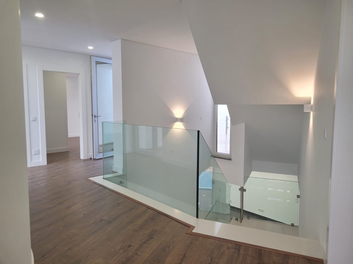 Moderne 4-Schlafzimmer-Villa mit Pool zu verkaufen in Lagos, Algarve_248864