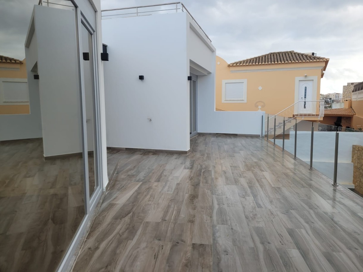 Moderna villa de 4 dormitorios con piscina en venta en Lagos, Algarve_248866
