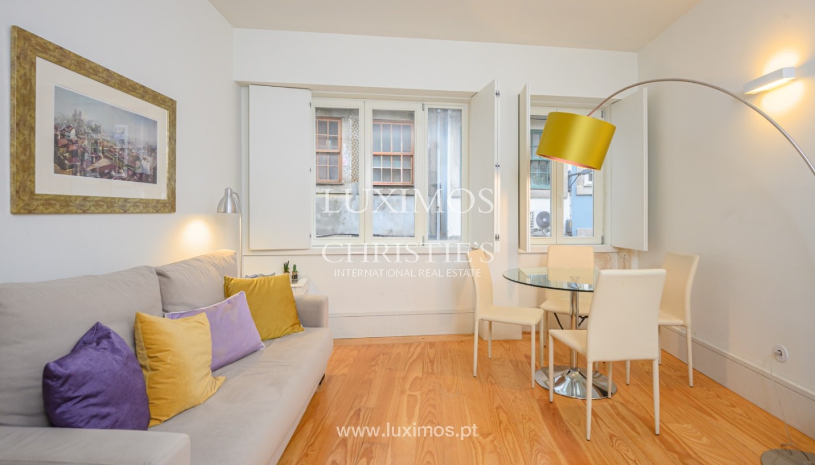 One-bedroom flat with interior patio, for sale, in historic center, Porto, Portugal_248887