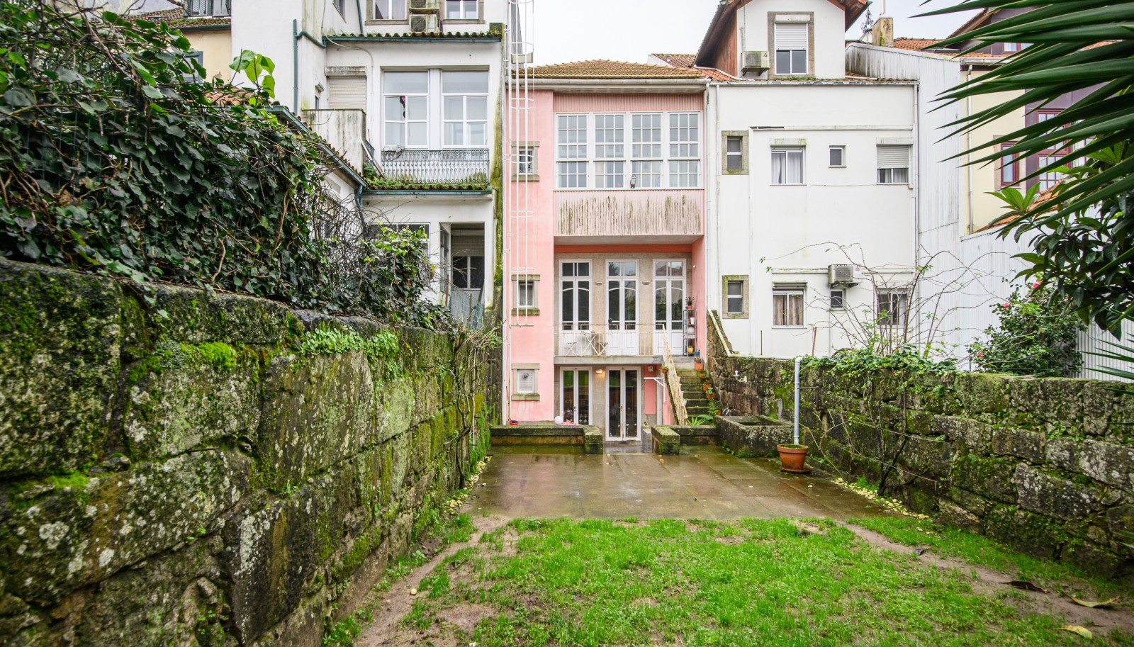 Moradia V4 recuperada, para venda, no centro do Porto, Portugal_248948
