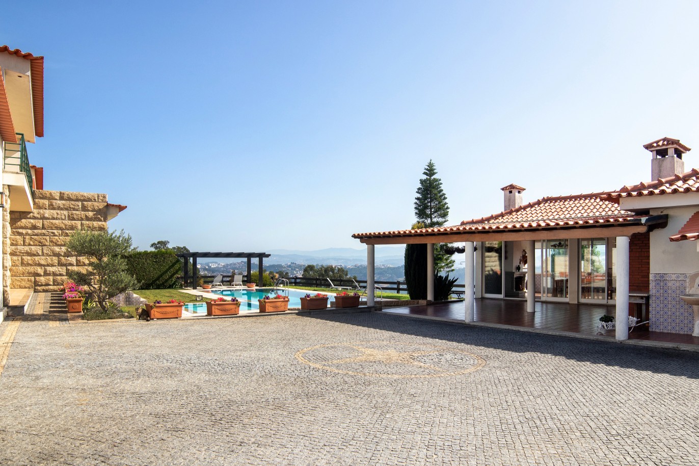 Six bedroom villa with pool, for sale, in Lousada, Portugal_248983