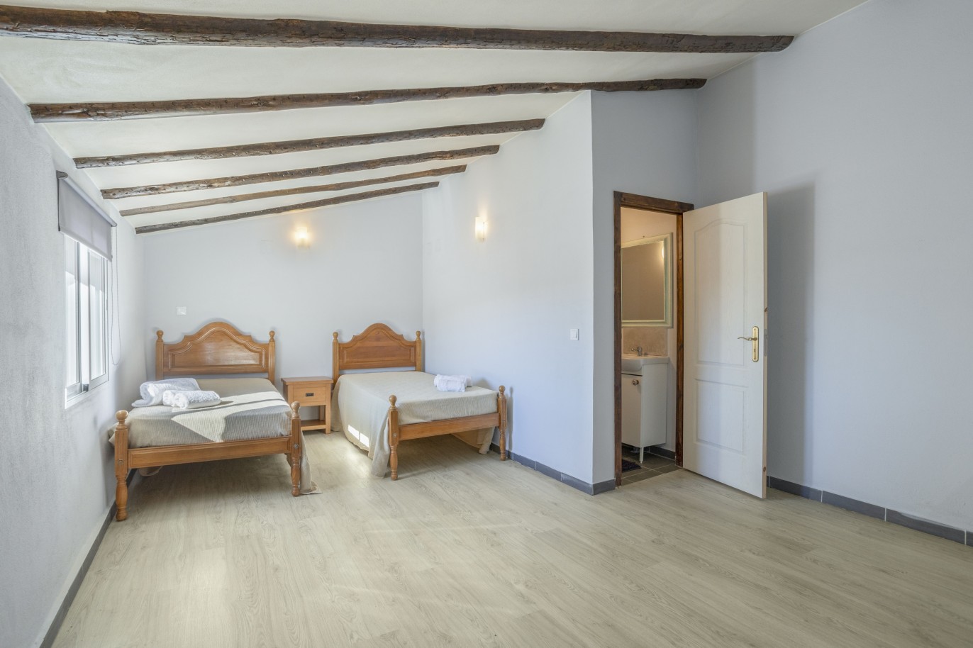 Fantastic 7 bedroom villa with pool, for sale in Alte, Algarve_250654