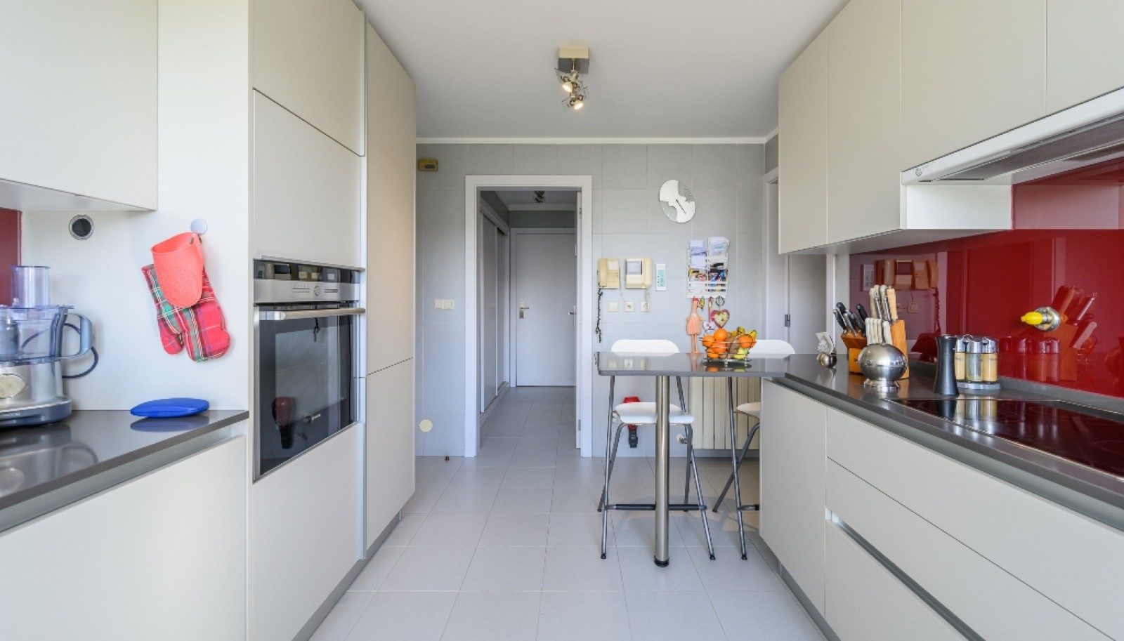 Appartement de 3+1 chambres avec balcon, à vendre, à Porto, Portugal_250786
