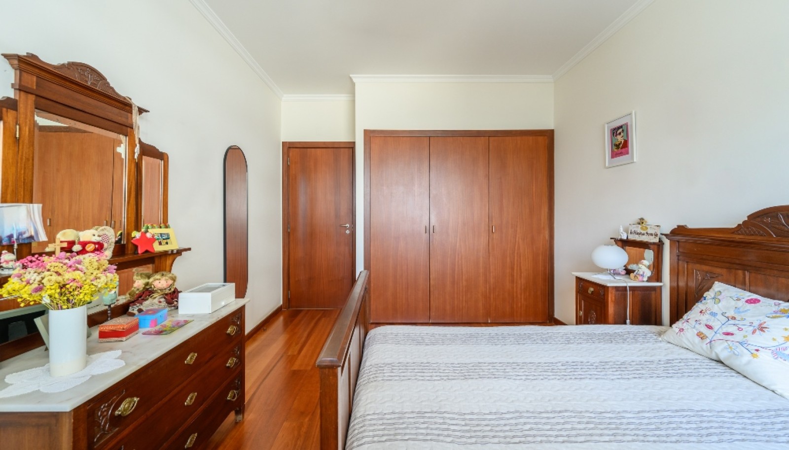 Appartement de 3+1 chambres avec balcon, à vendre, à Porto, Portugal_250796