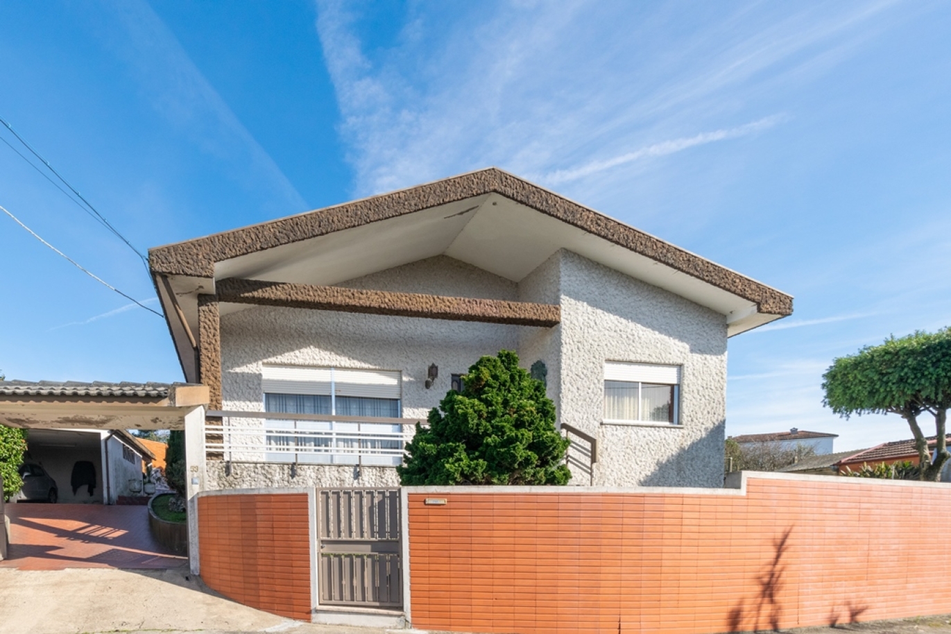 Drei-Schlafzimmer-Villa mit Grundstück in Gondomar, zu verkaufen, Portugal_251022