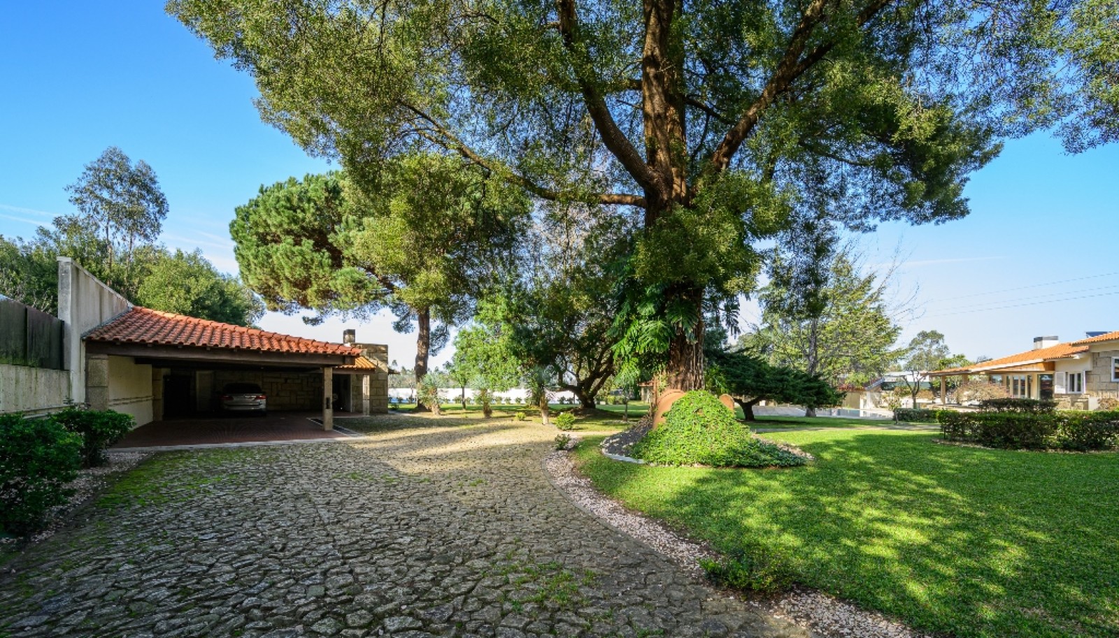 Fünf-Schlafzimmer-Villa mit Garten und Pool, zu verkaufen, Vila do Conde, Portugal_251095