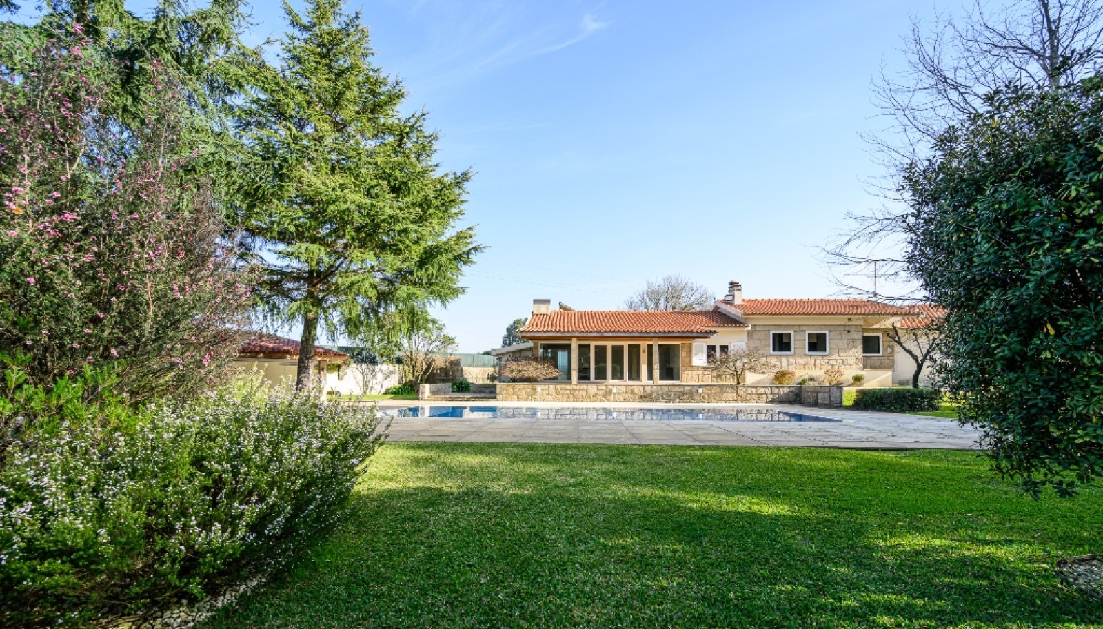 Fünf-Schlafzimmer-Villa mit Garten und Pool, zu verkaufen, Vila do Conde, Portugal_251103