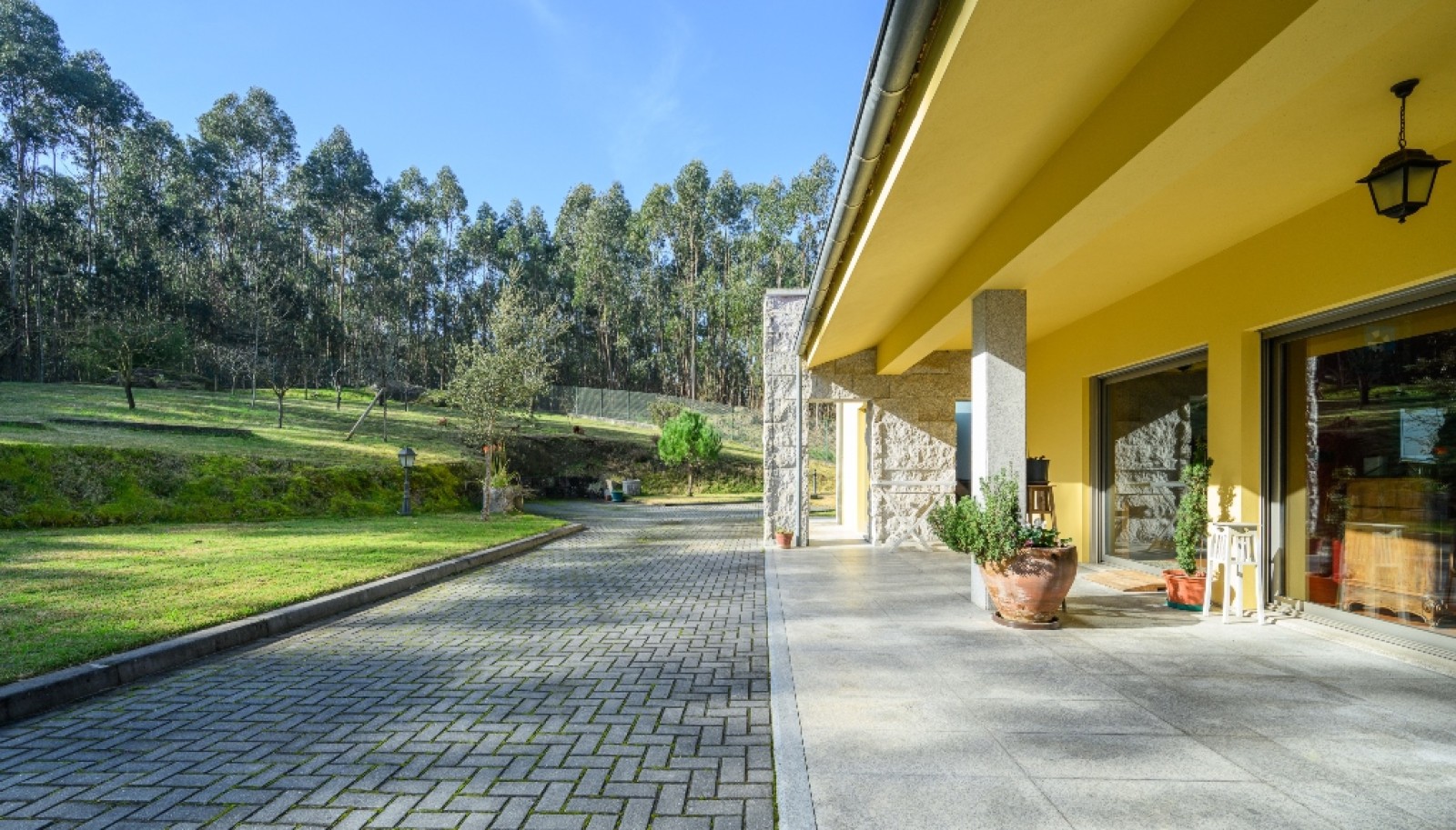 Vier + ein Schlafzimmer Villa mit Garten in Lousada, zu verkaufen, Portugal_251416