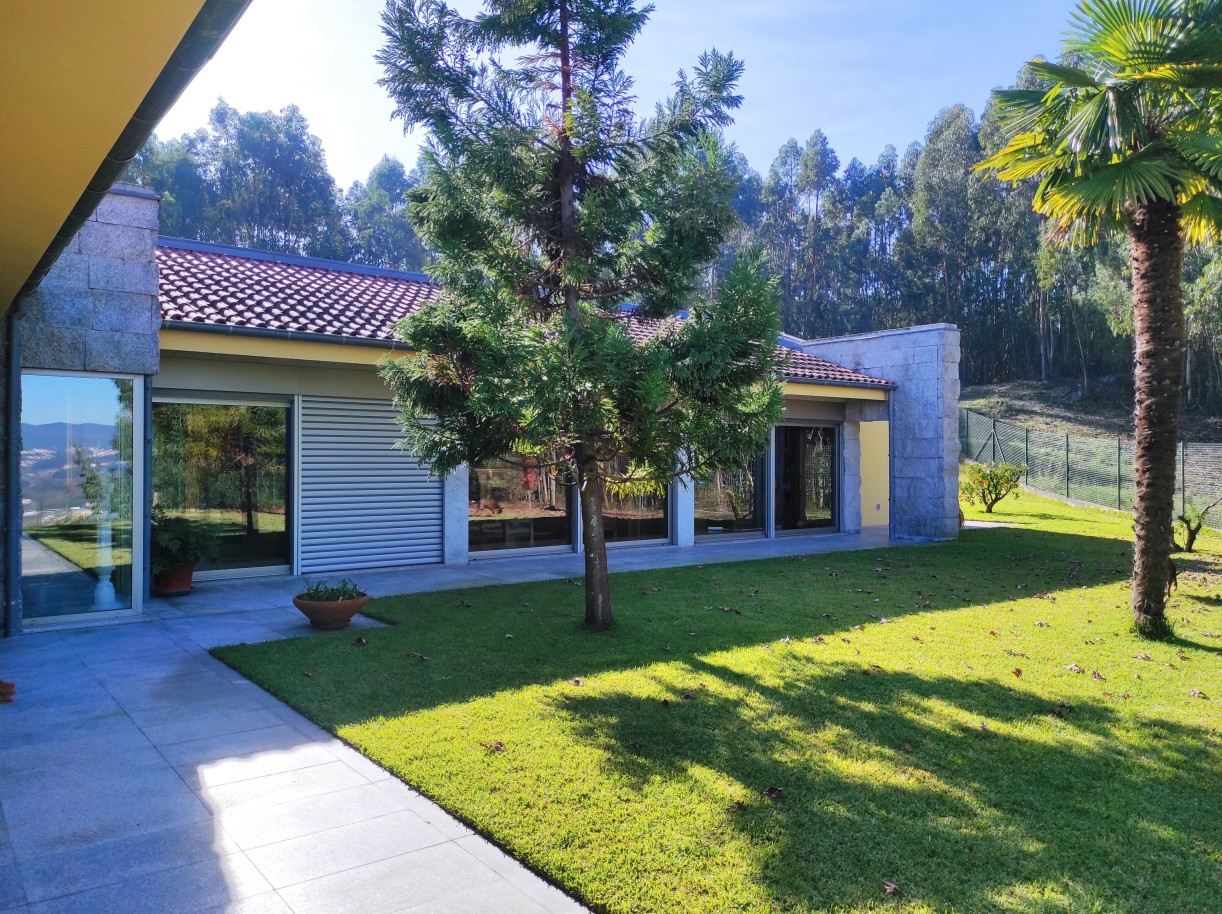 Villa de 4+1 chambres avec jardin à Lousada, à vendre, Portugal_251421