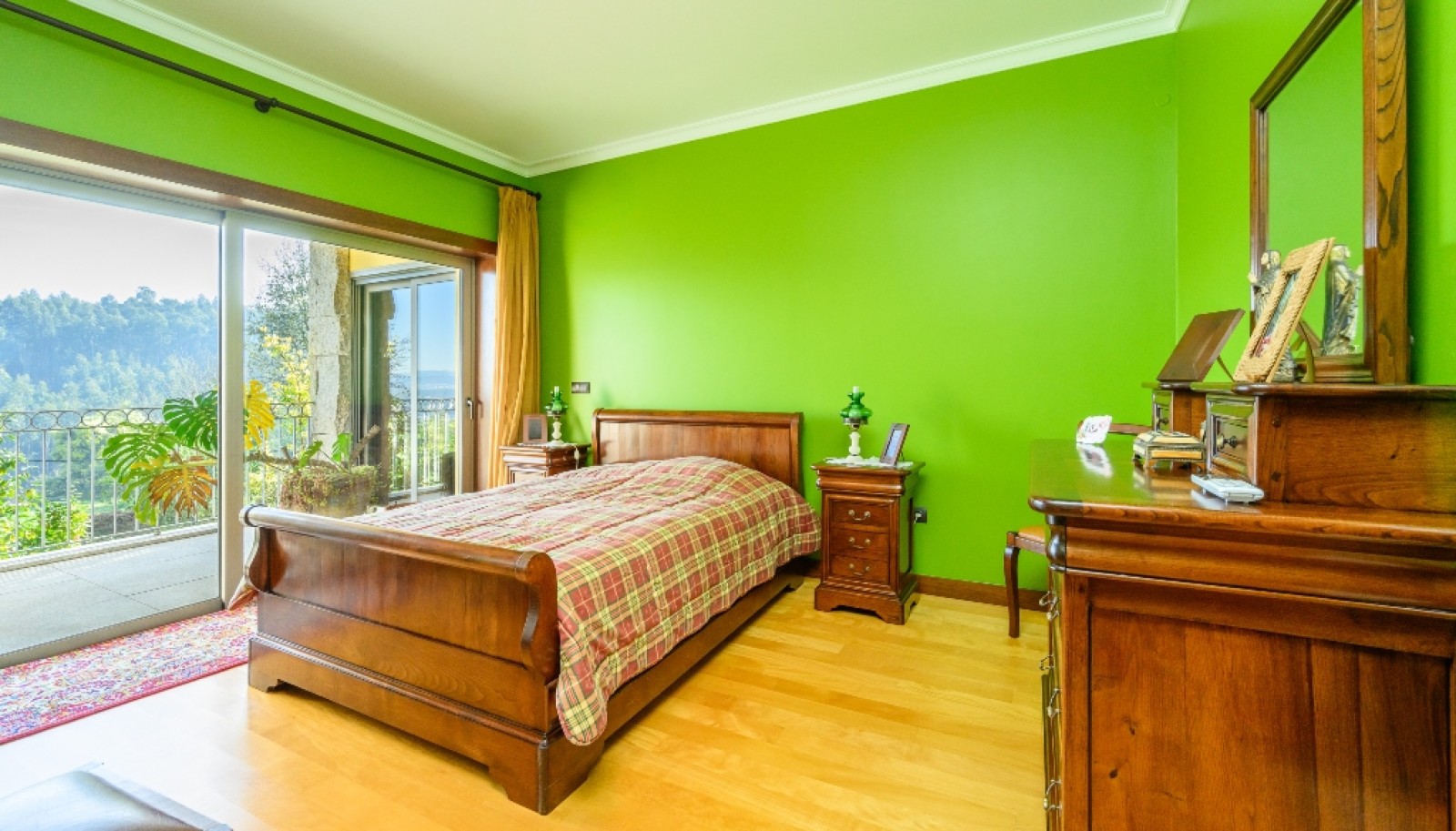 Vier + ein Schlafzimmer Villa mit Garten in Lousada, zu verkaufen, Portugal_251430