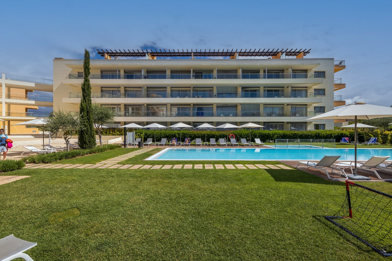 Modern apartment in resort with pool, for sale in Vilamoura, Algarve_251622