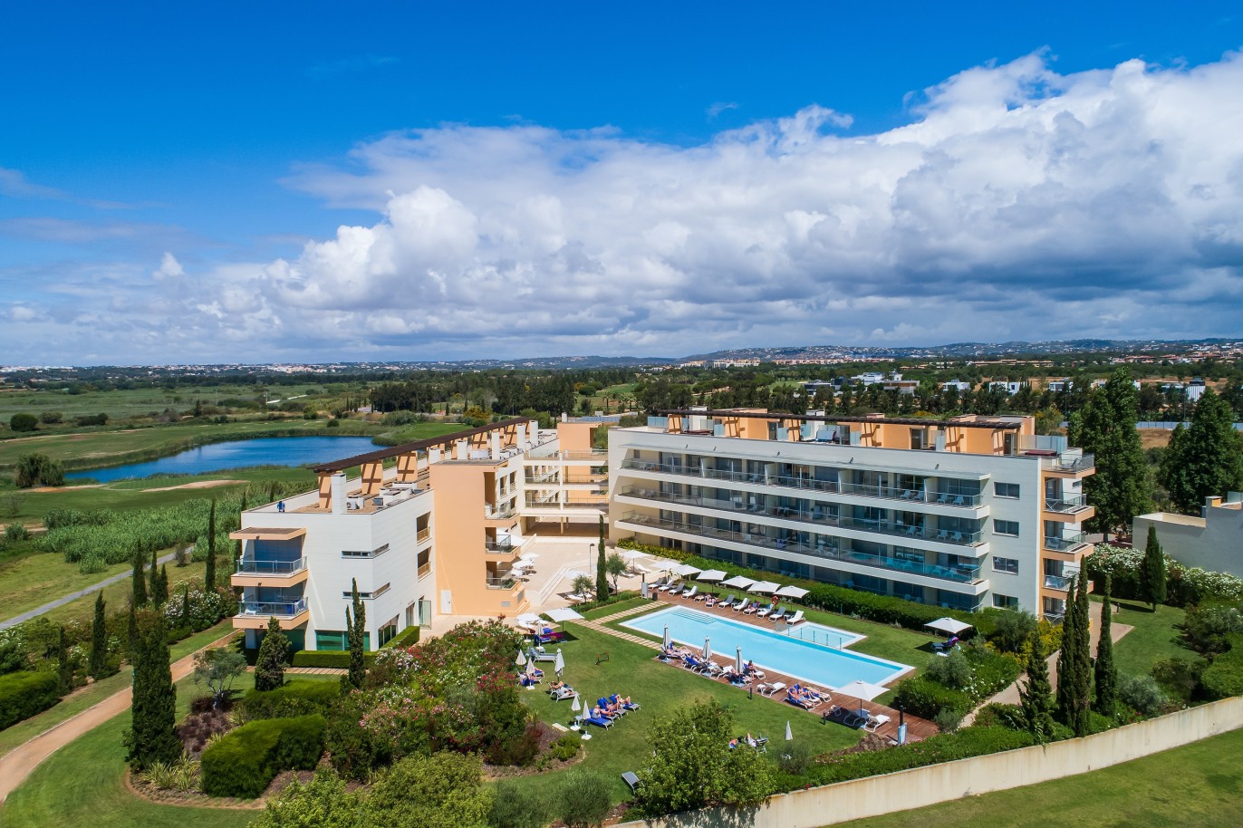 Modern apartment in resort with pool, for sale in Vilamoura, Algarve_251624
