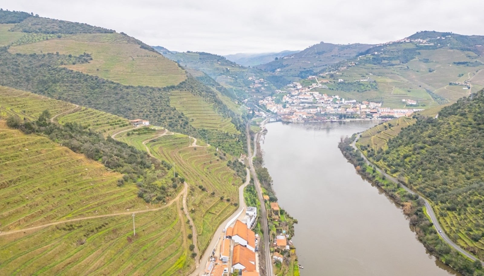 Quinta vinícola com vista sobre o rio, para venda, no Pinhão, Douro Valley_252018