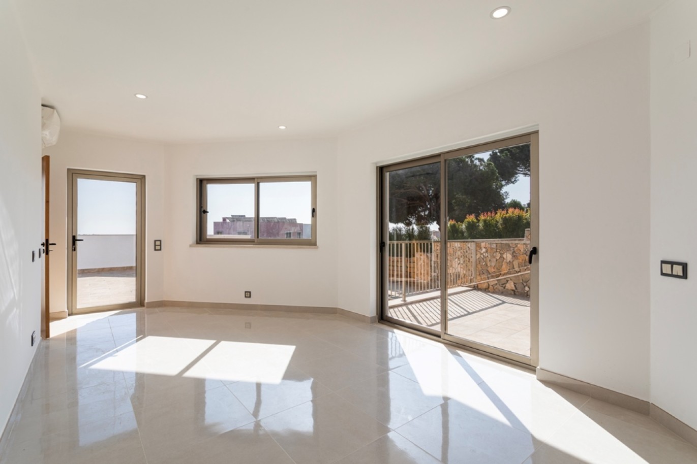 Villa de 4 chambres avec piscine, nouvelle construction, à vendre à Albufeira, Algarve_252080