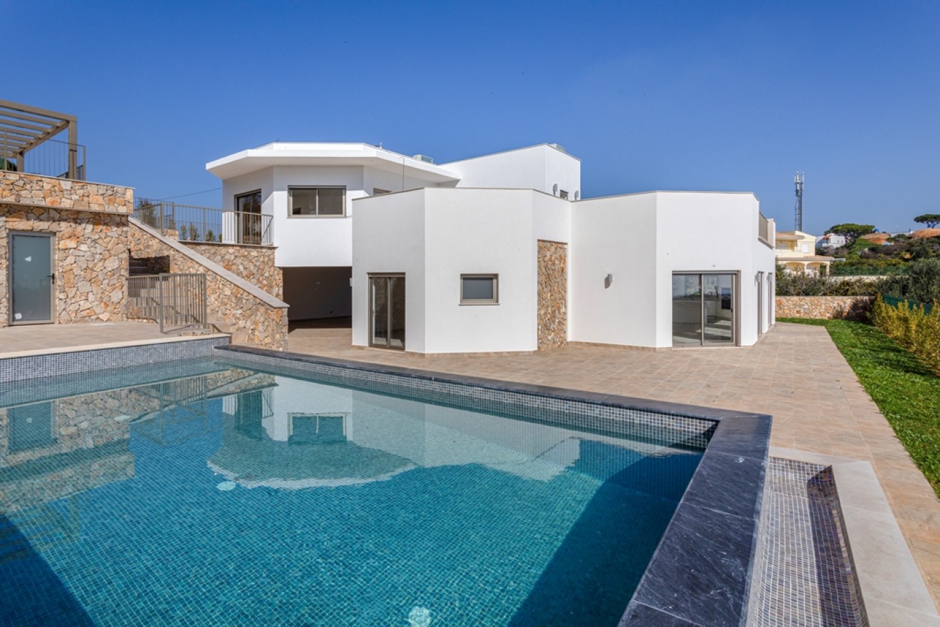 Villa de 4 chambres avec piscine, nouvelle construction, à vendre à Albufeira, Algarve_252095
