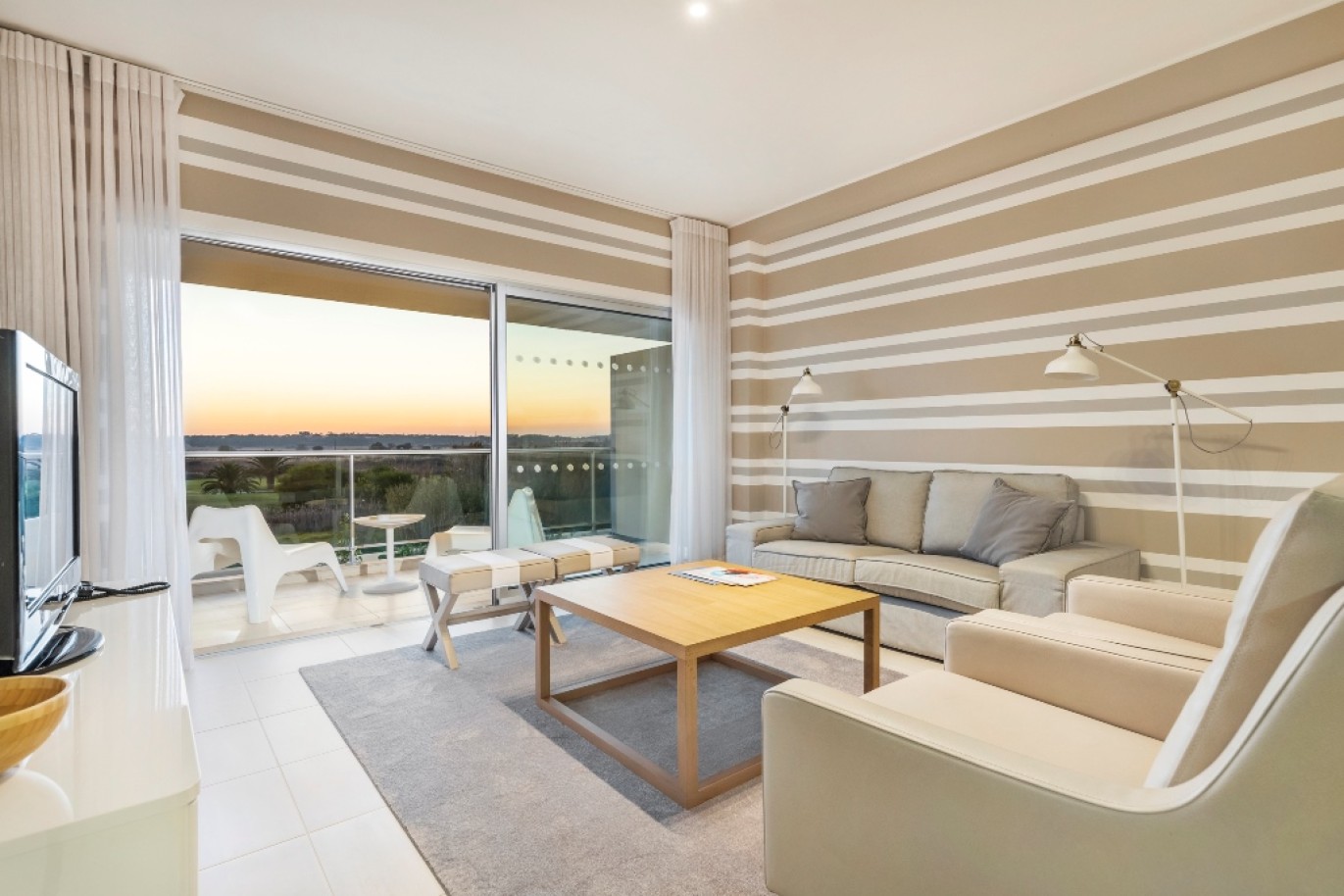 Moderno piso en complejo con piscina, en venta en Vilamoura, Algarve_252267