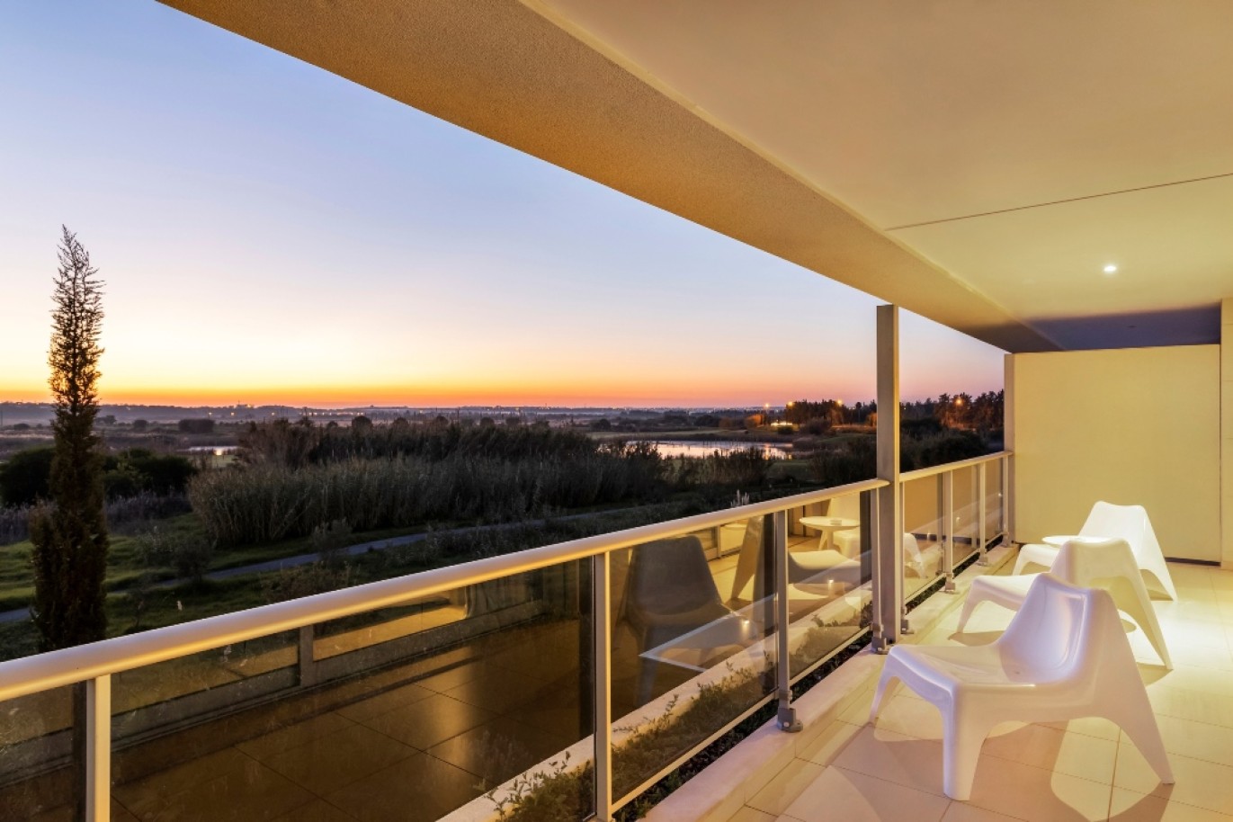 Moderno piso en complejo con piscina, en venta en Vilamoura, Algarve_252271