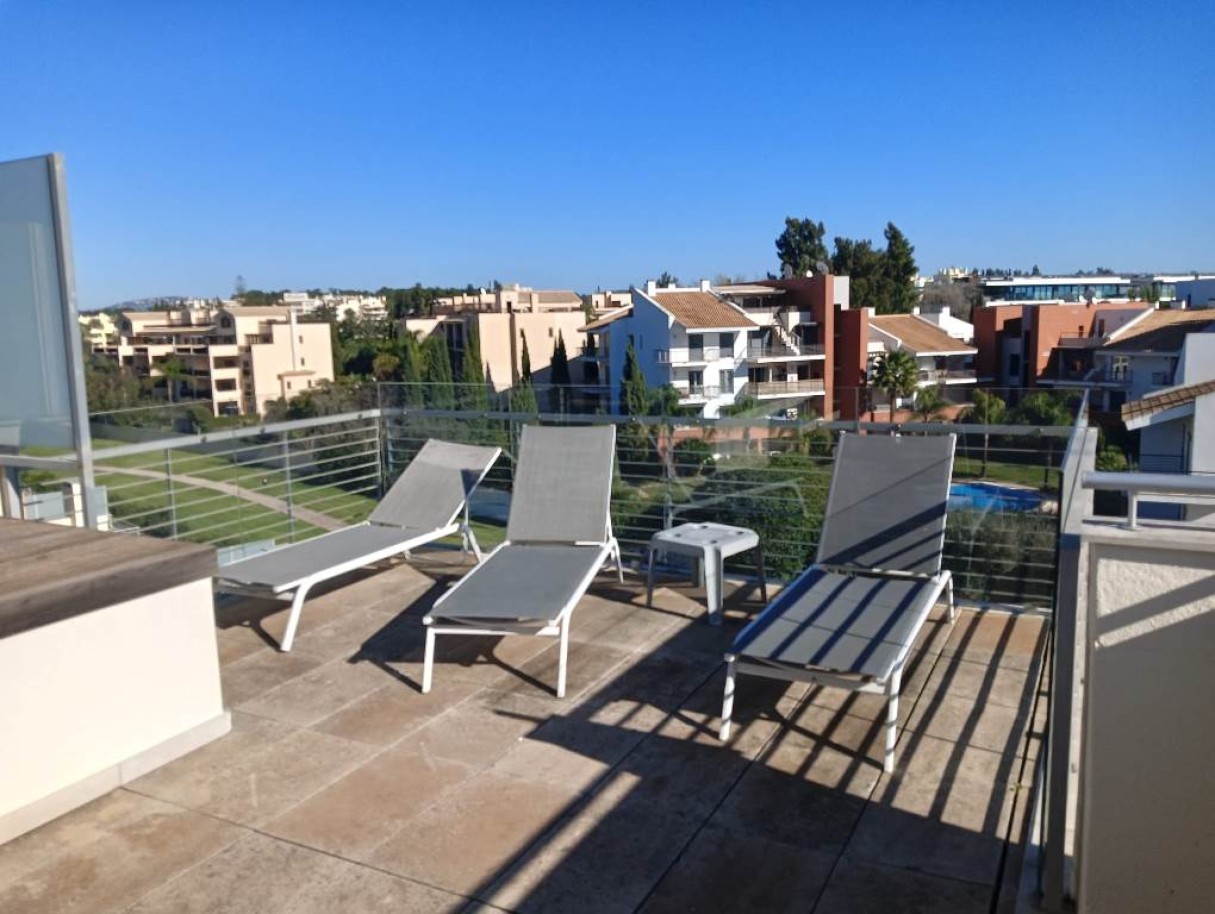 Moderno piso en complejo con piscina, en venta en Vilamoura, Algarve_252312