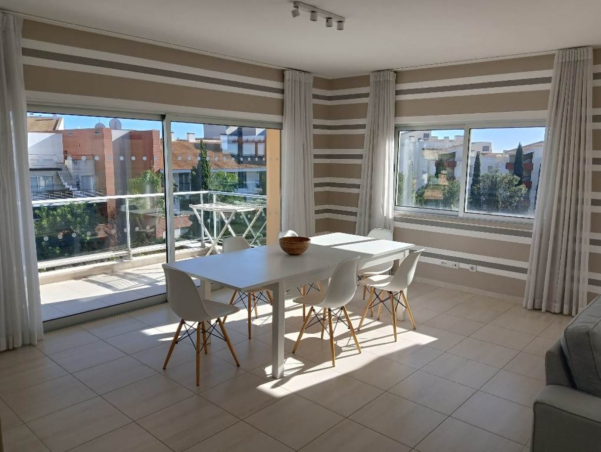 Moderno piso en complejo con piscina, en venta en Vilamoura, Algarve_252320