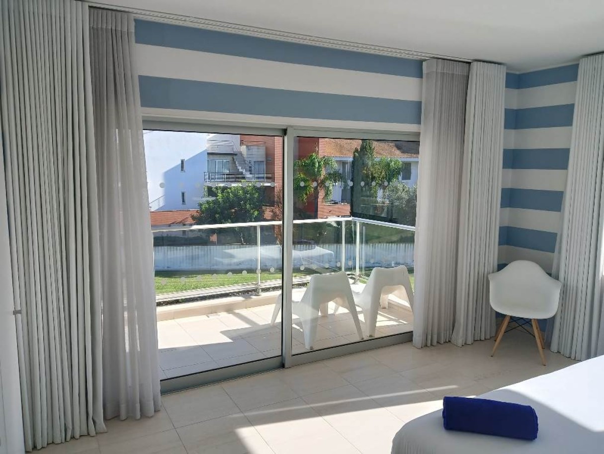 Moderno piso en complejo con piscina, en venta en Vilamoura, Algarve_252323