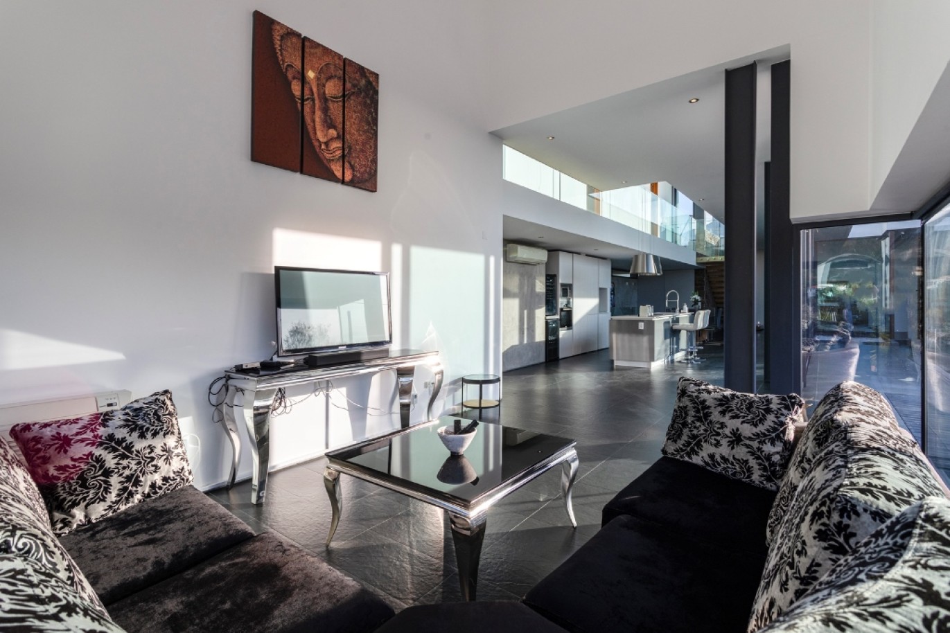 Contemporary 4-bedroom villa with sea views for sale in Estói, Algarve_253037