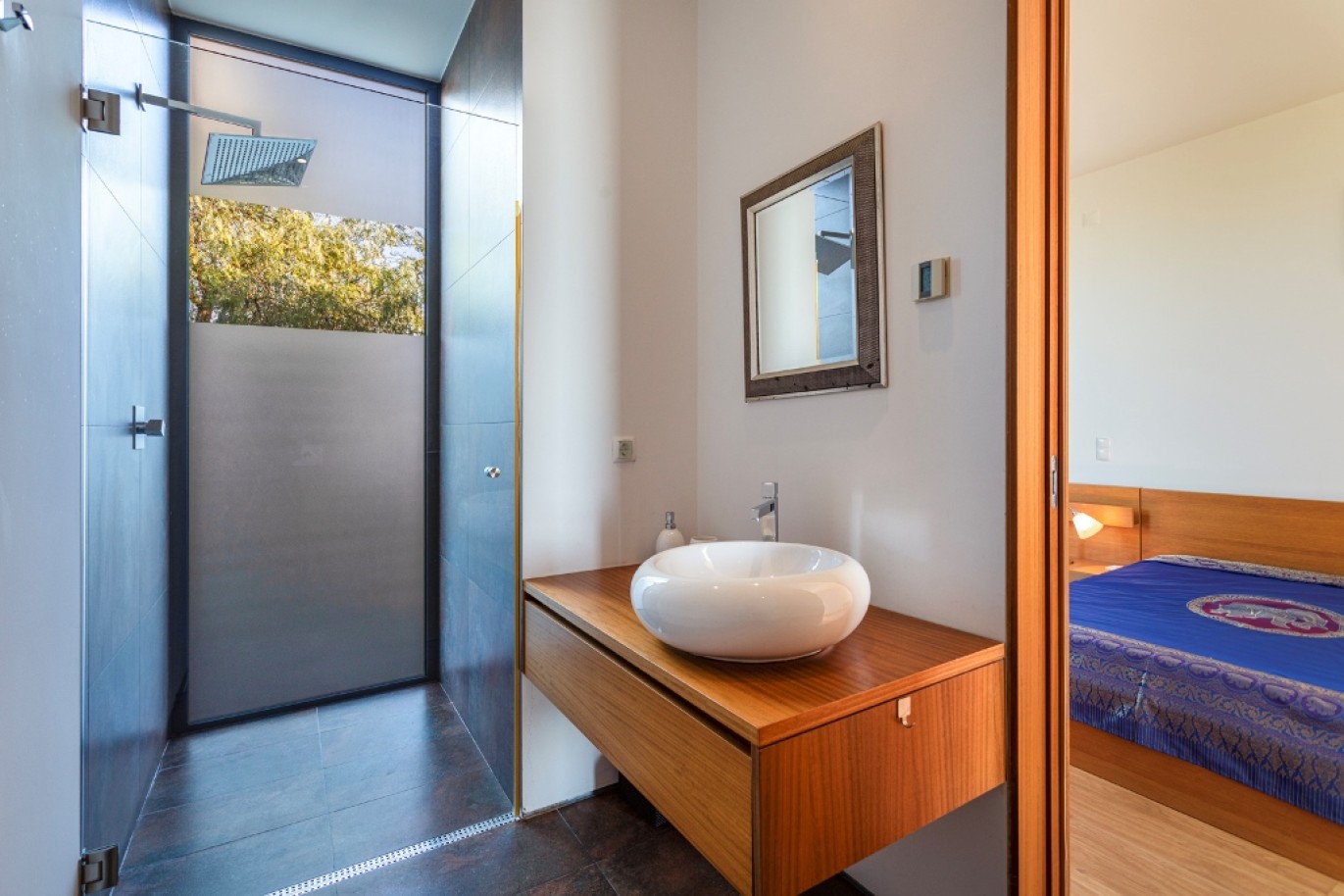 Contemporary 4-bedroom villa with sea views for sale in Estói, Algarve_253041