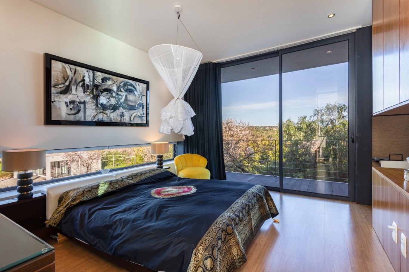 Contemporary 4-bedroom villa with sea views for sale in Estói, Algarve_253042