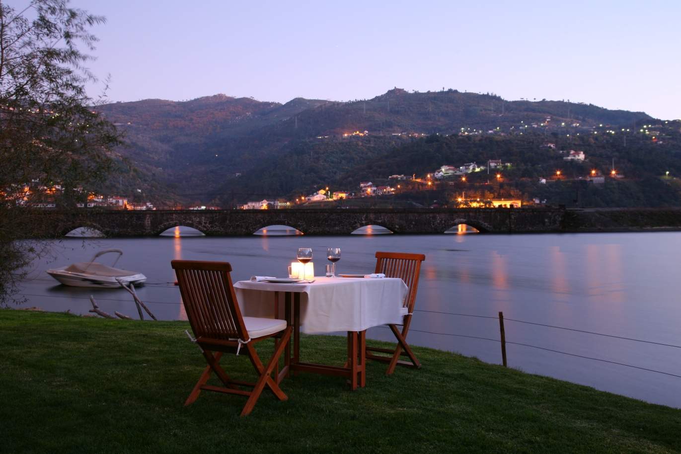 Ferienhäuser Modern mit Blick auf den Fluss, Portugal_25321