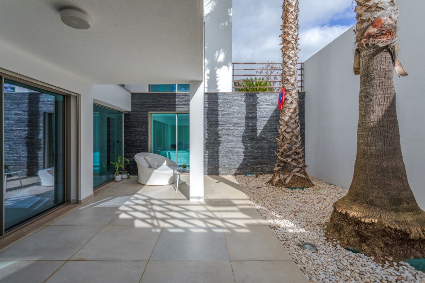 Moderna villa de 5 dormitorios con piscina, en venta en Vilamoura, Algarve_253608