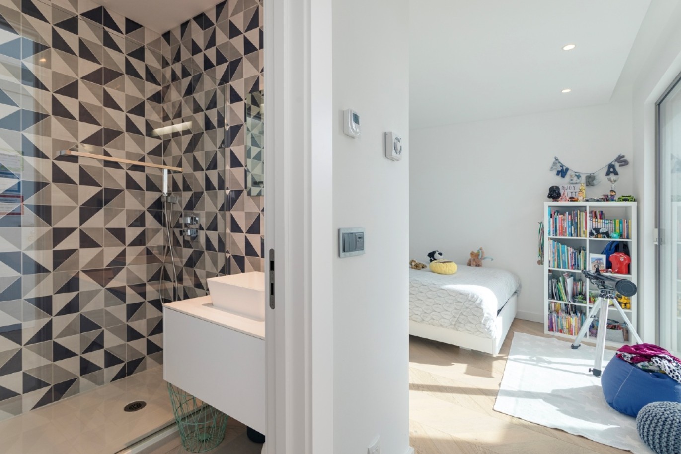 Moderna villa de 5 dormitorios con piscina, en venta en Vilamoura, Algarve_253617