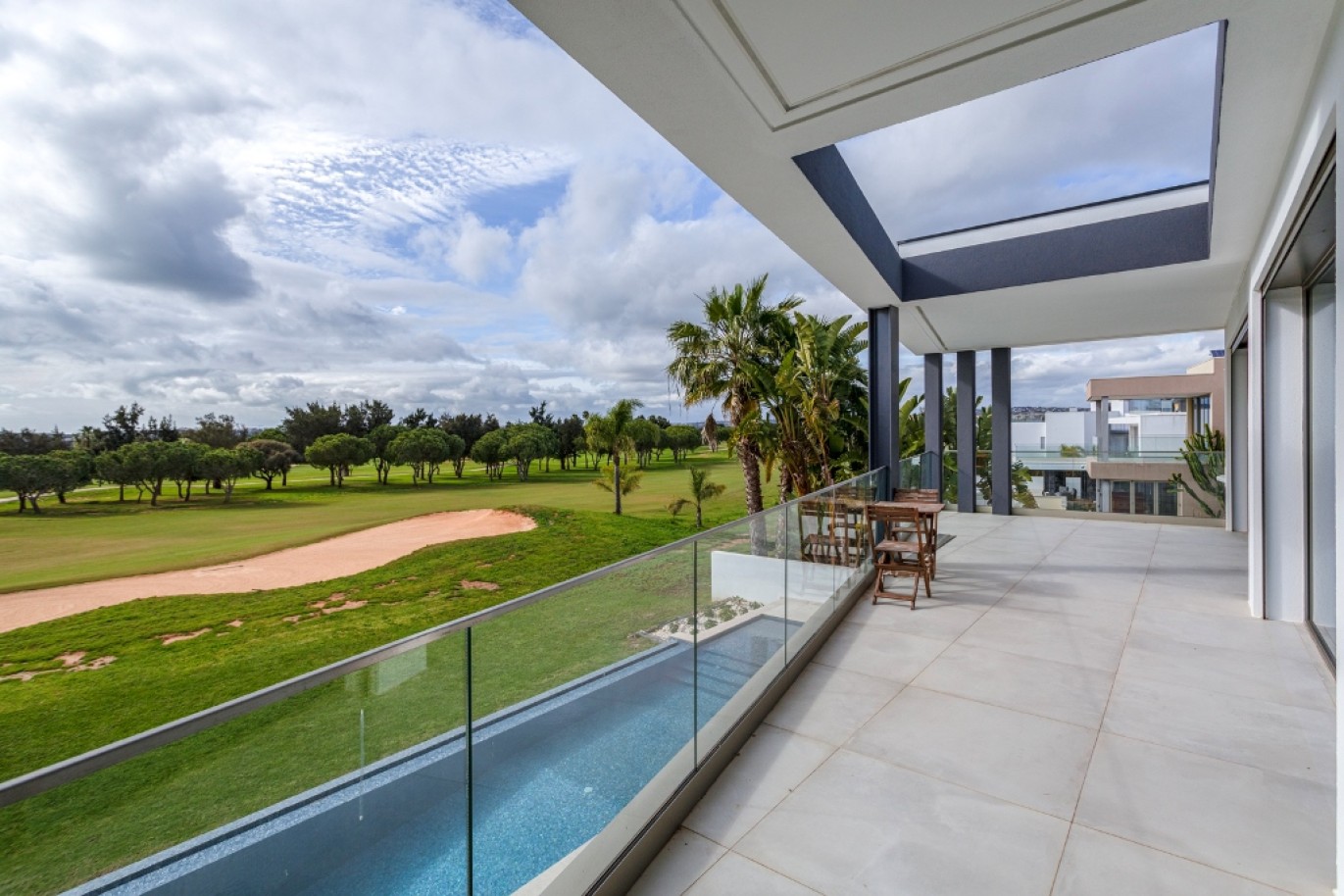 Moderna moradia V5 com piscina, para venda em Vilamoura, Algarve_253622
