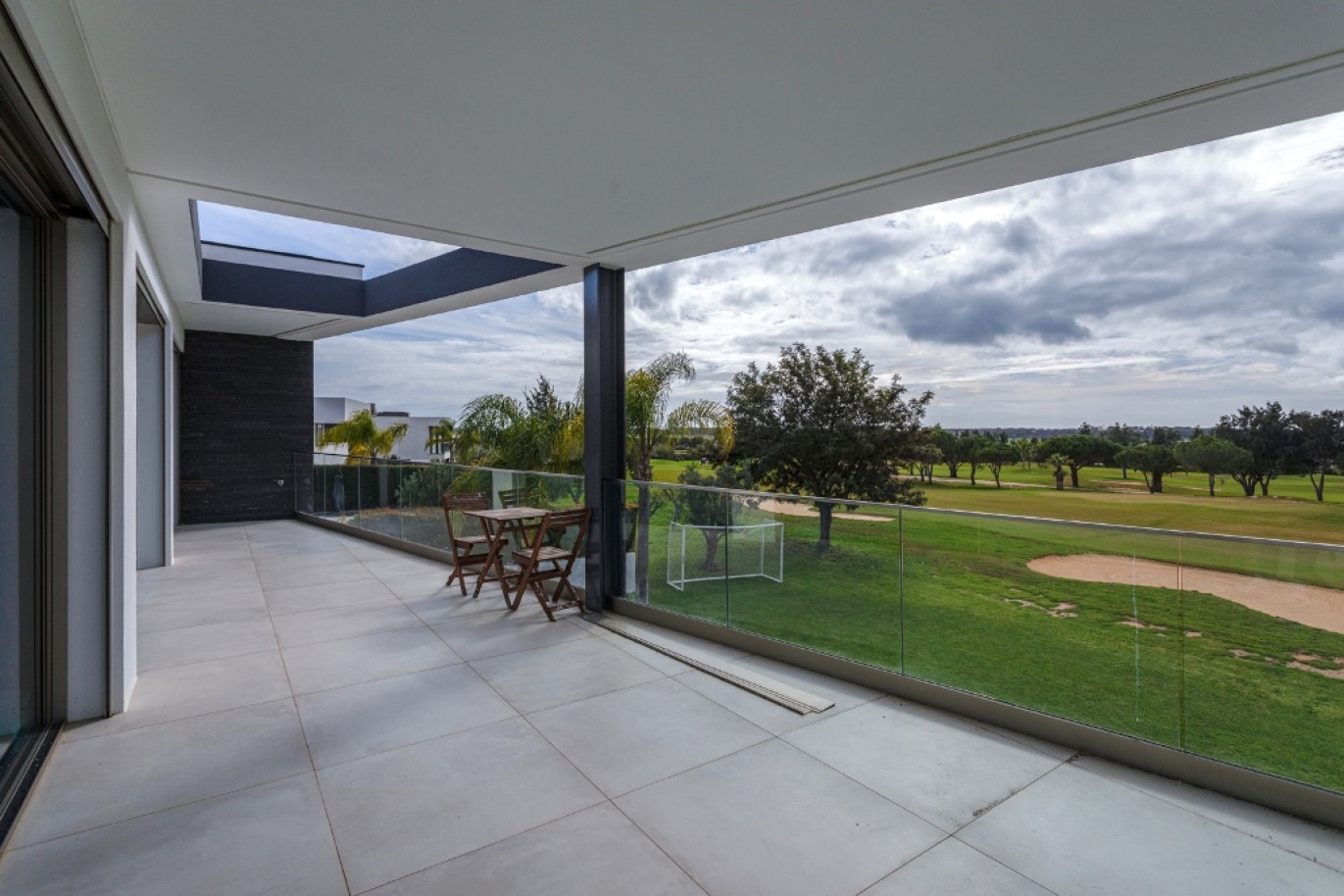 Moderne Villa mit 5 Schlafzimmern und Pool, zu verkaufen in Vilamoura, Algarve_253623