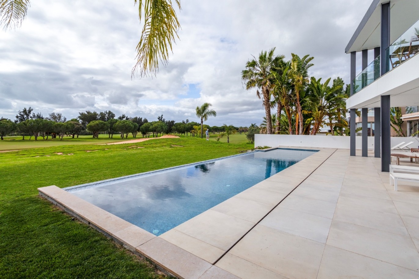 Moderna villa de 5 dormitorios con piscina, en venta en Vilamoura, Algarve_253626