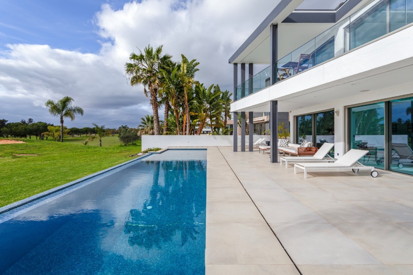Moderna moradia V5 com piscina, para venda em Vilamoura, Algarve_253627