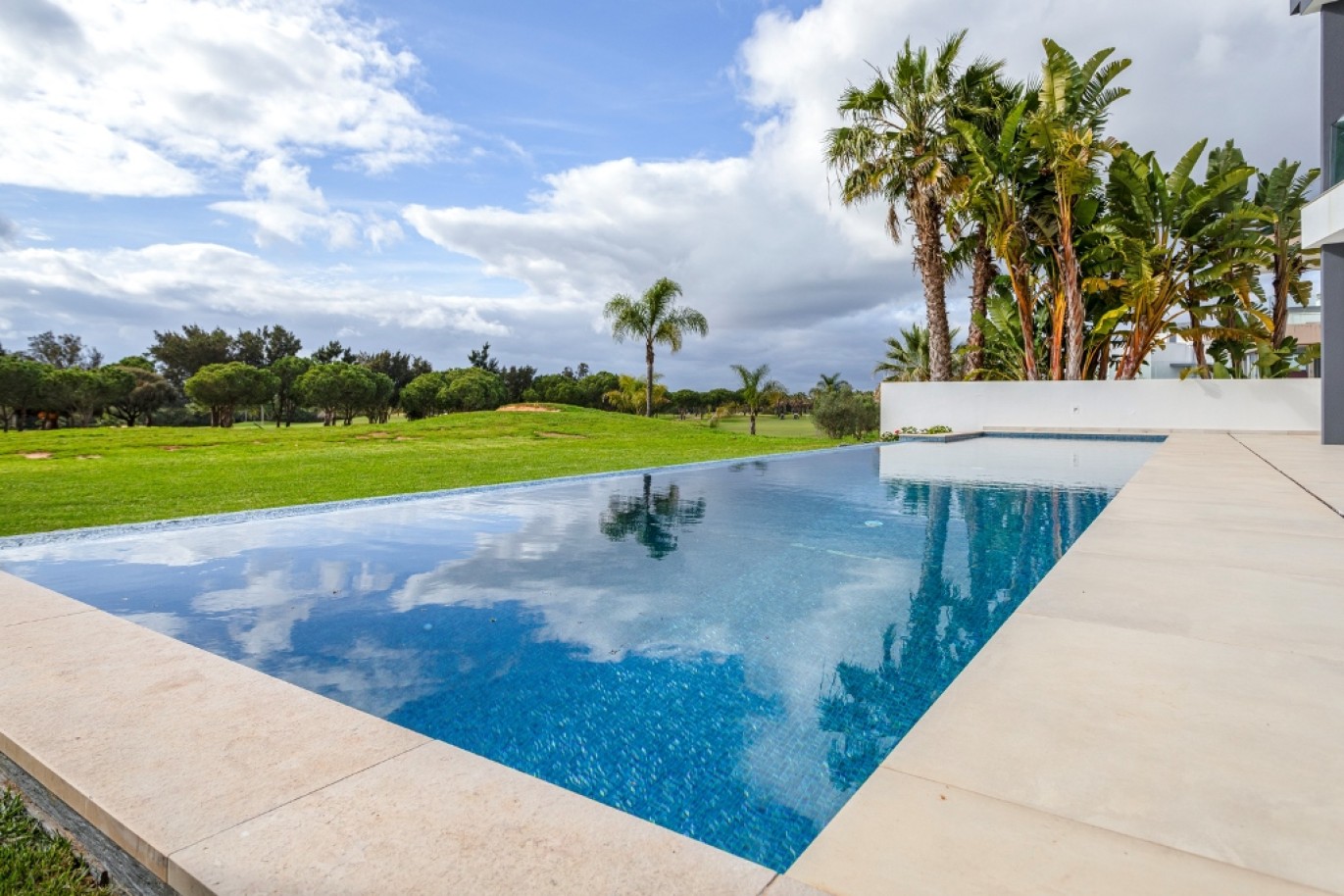 Moderna villa de 5 dormitorios con piscina, en venta en Vilamoura, Algarve_253628