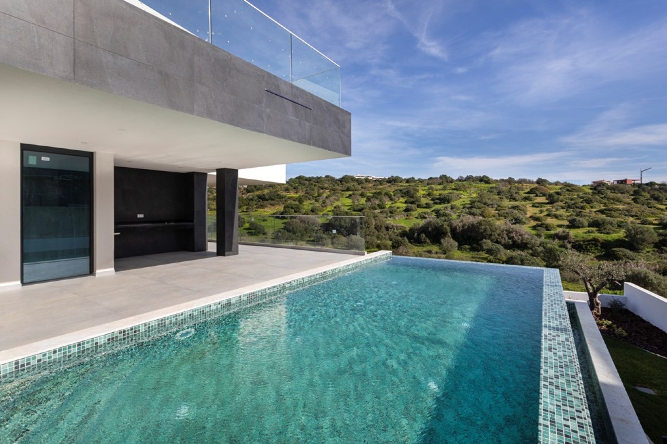 Moradia, 3+1 quartos, com vista mar e piscina, em Porto de Mós, Algarve_253661