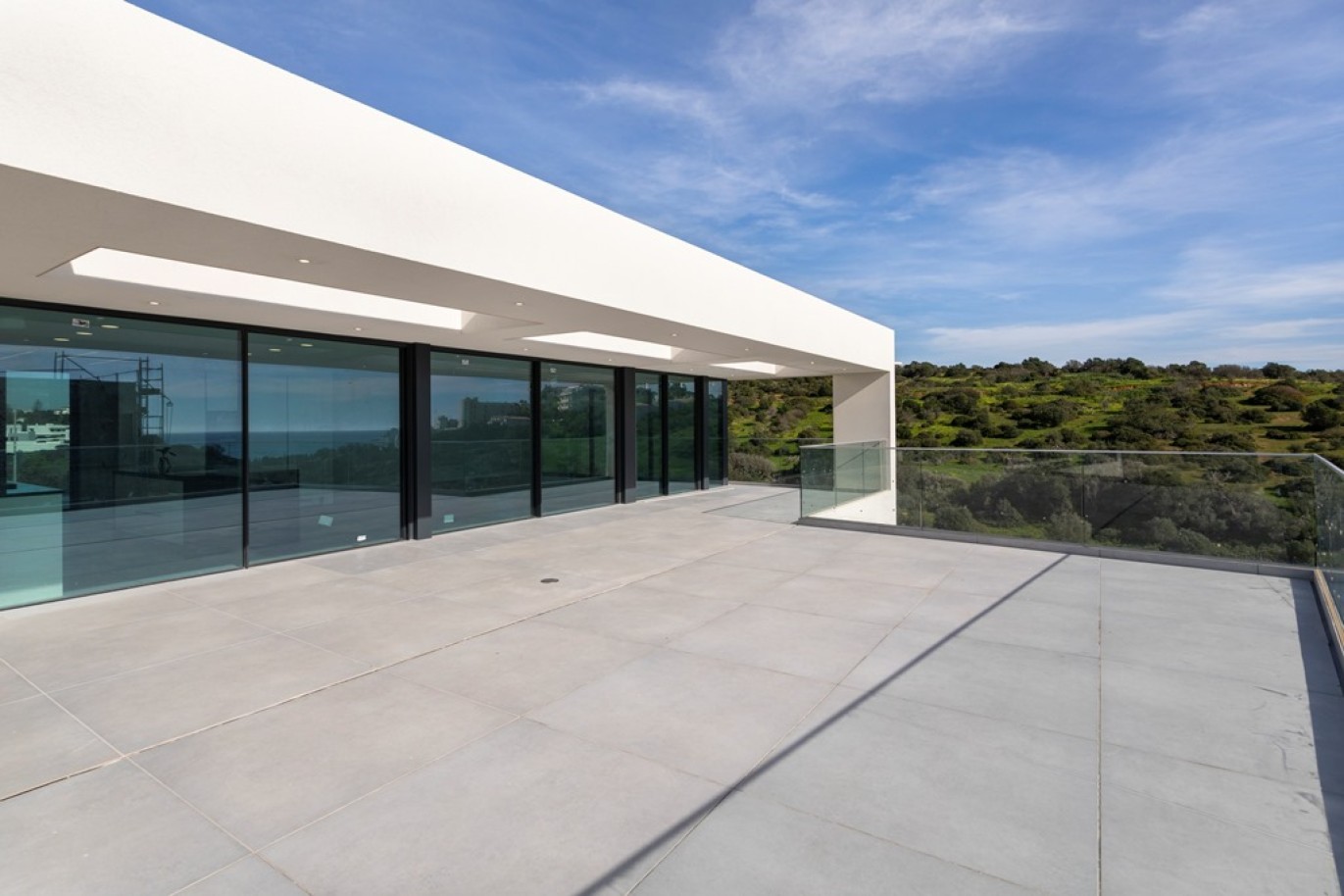 Villa de 3+1 dormitorios, con vistas al mar y piscina, en Porto de Mós, Algarve_253662