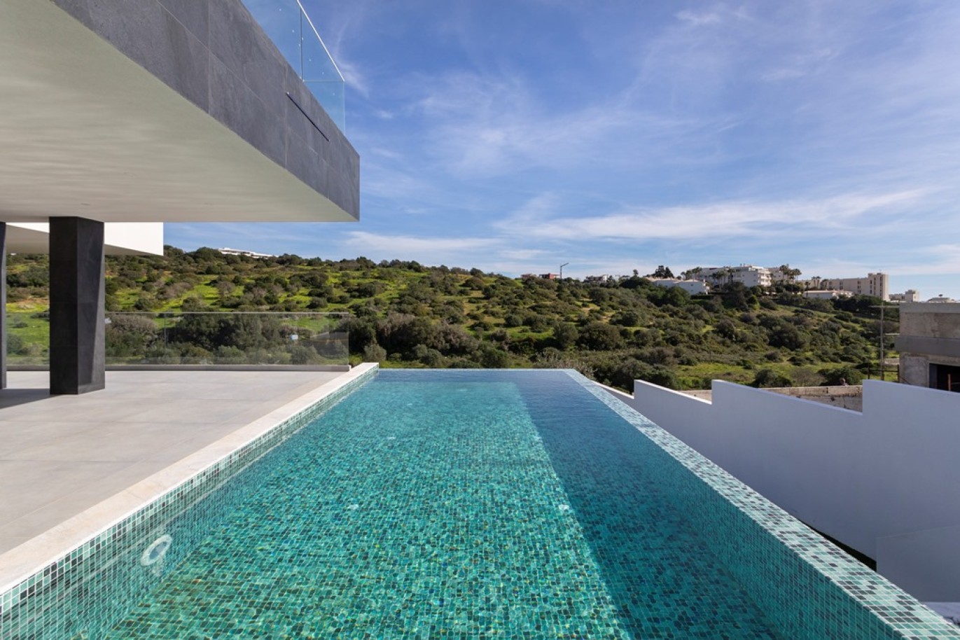 Moradia, 3+1 quartos, com vista mar e piscina, em Porto de Mós, Algarve_253683