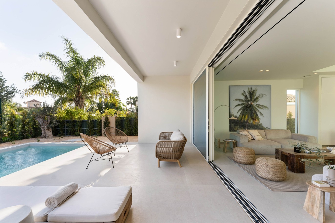 Fantastic modern villa for sale in the center of Santa Bárbara de Nexe, Algarve_254523
