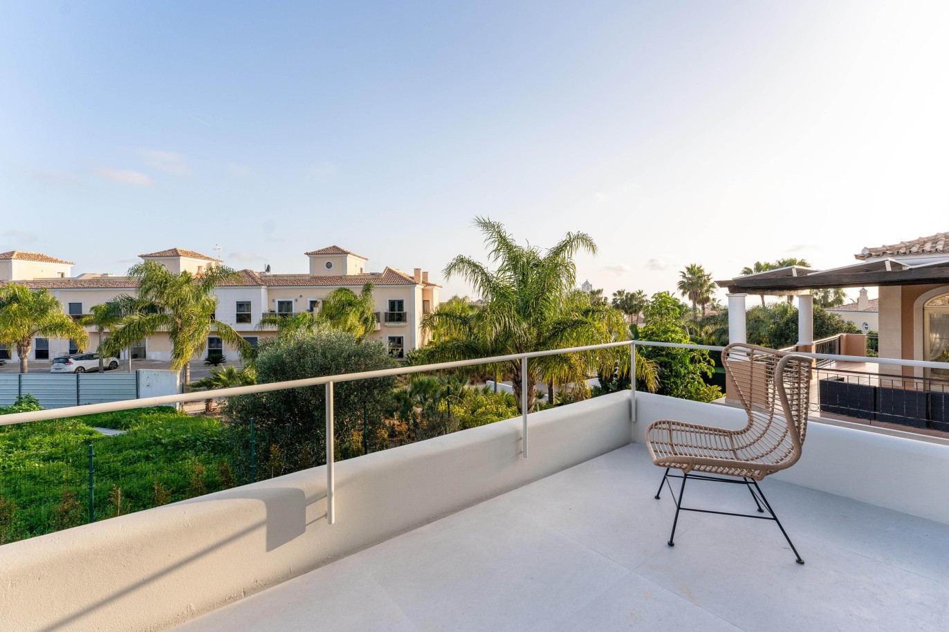 Fantastic modern villa for sale in the center of Santa Bárbara de Nexe, Algarve_254541