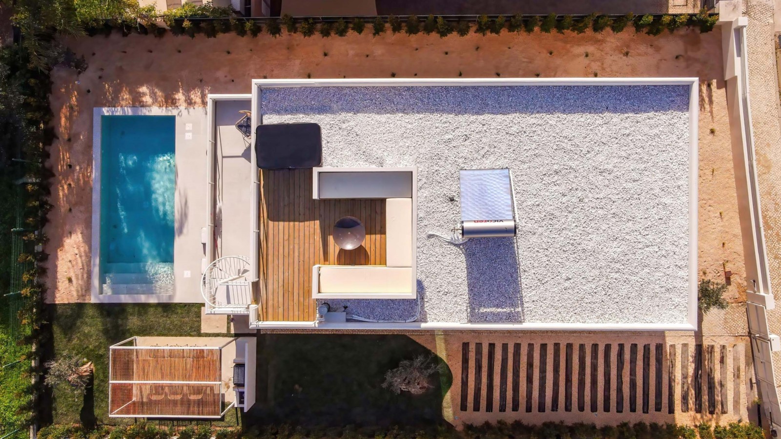 Fantastic modern villa for sale in the center of Santa Bárbara de Nexe, Algarve_254543