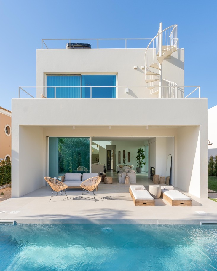 Fantastic modern villa for sale in the center of Santa Bárbara de Nexe, Algarve_254544