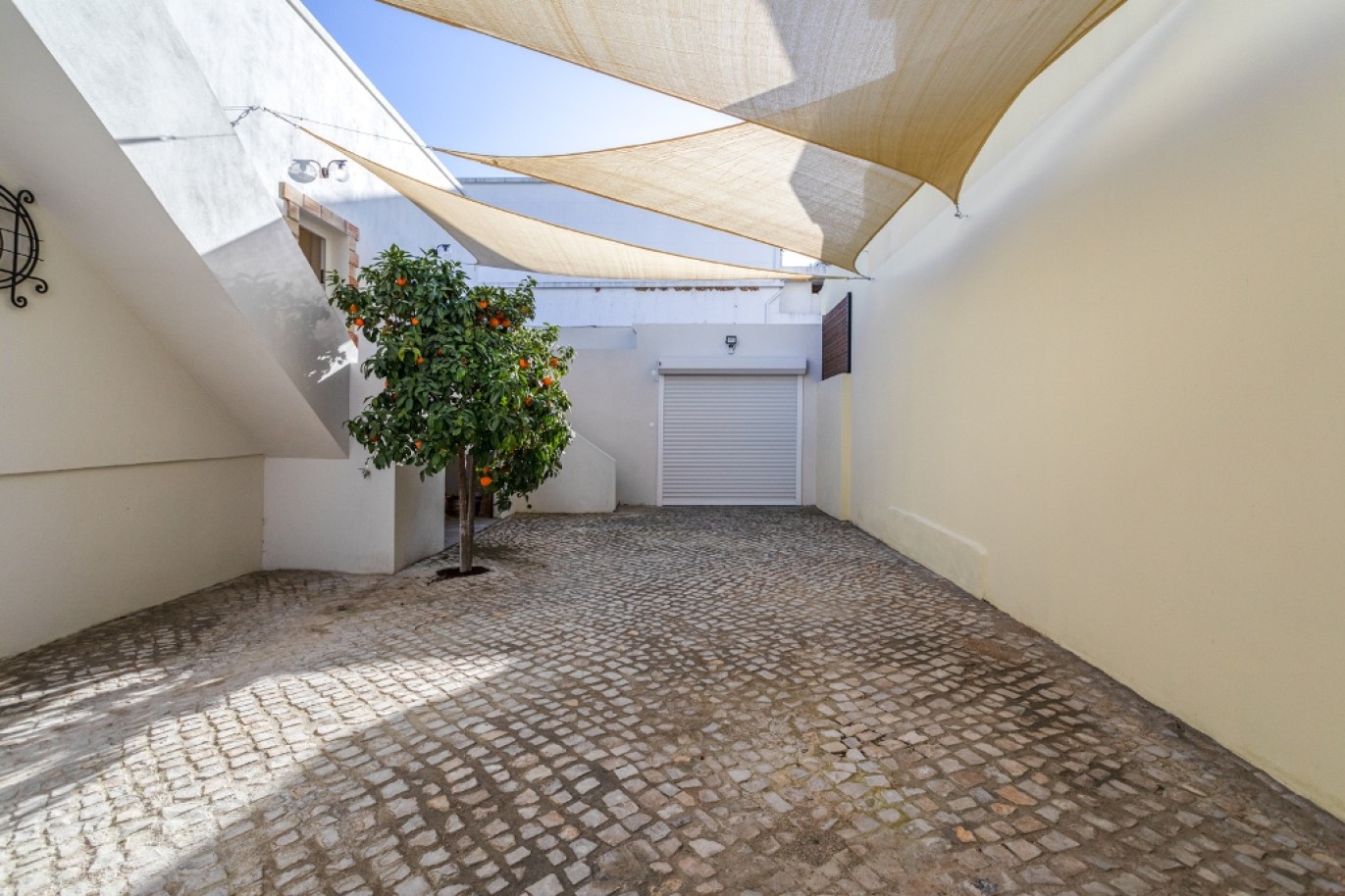 Fantástica villa reformada de 3 dormitorios situada en el centro de Loulé, Algarve_254632