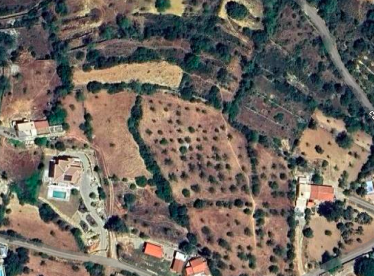 Vaste terrain urbain avec bâtiment au rez-de-chaussée, à vendre à Boliqueime, Algarve_254656