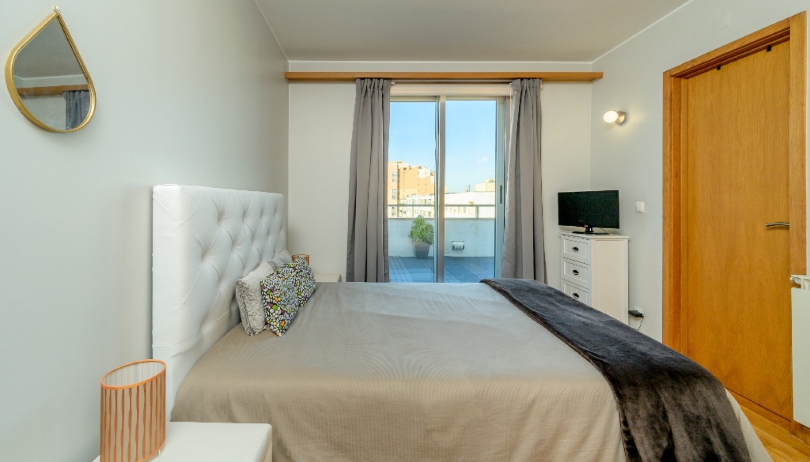 Ático de 2 dormitorios con balcón, en venta, en Matosinhos Sul, Portugal_254958