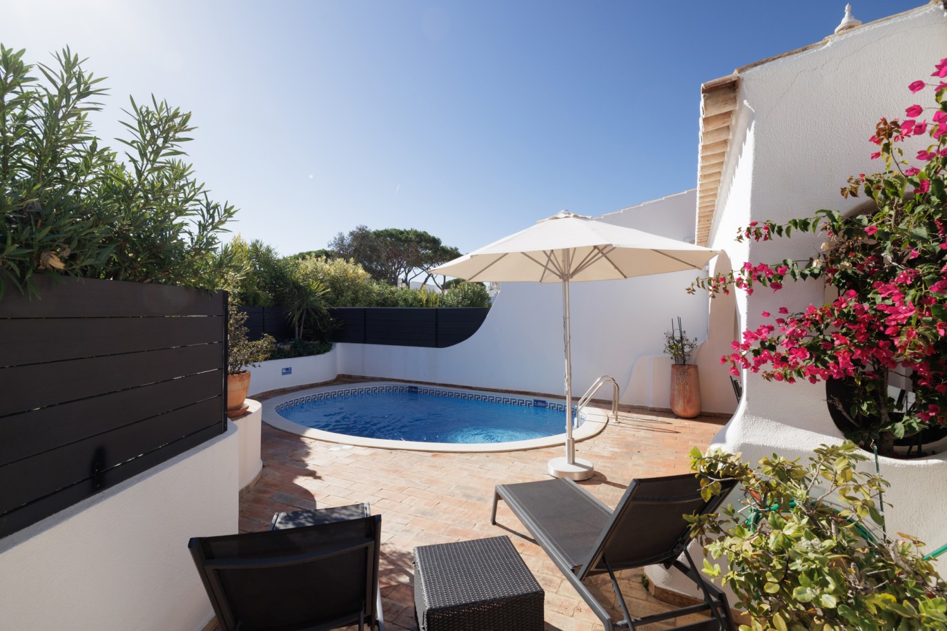 Moradia em banda com piscina, para venda em Vale do Lobo, Algarve_255014